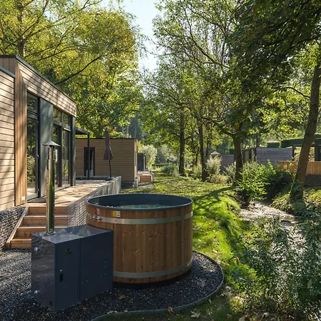 Dom wakacyjny Mamer Met Hottub | 4 Personen Fouhren